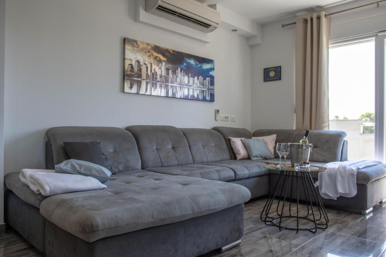 Deluxe Apartment Bellacosta Kastela Exterior photo