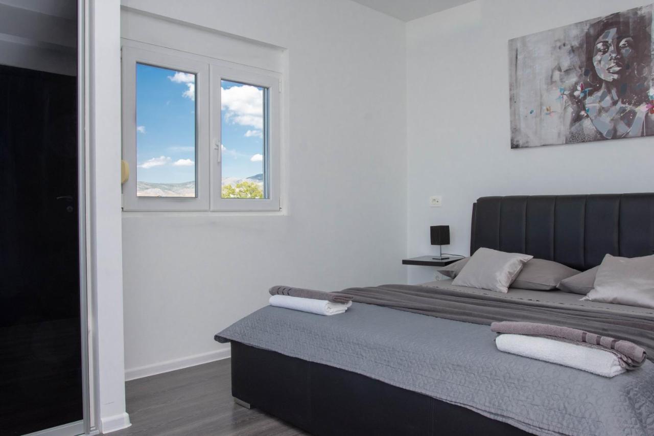 Deluxe Apartment Bellacosta Kastela Exterior photo
