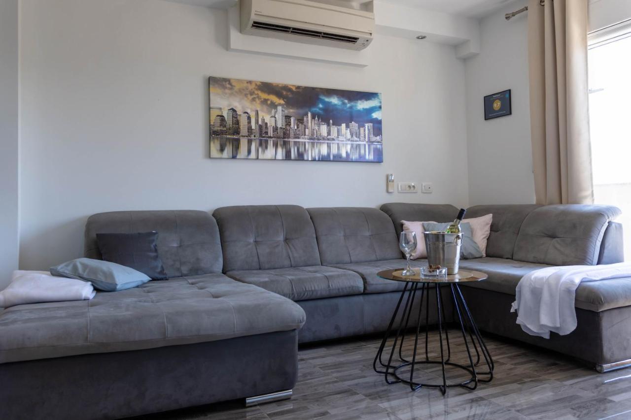 Deluxe Apartment Bellacosta Kastela Exterior photo