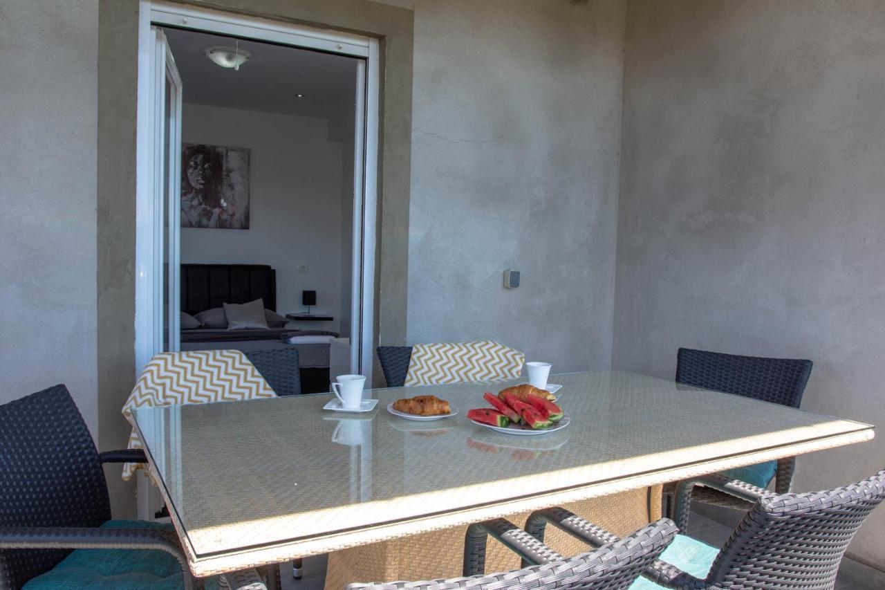 Deluxe Apartment Bellacosta Kastela Exterior photo