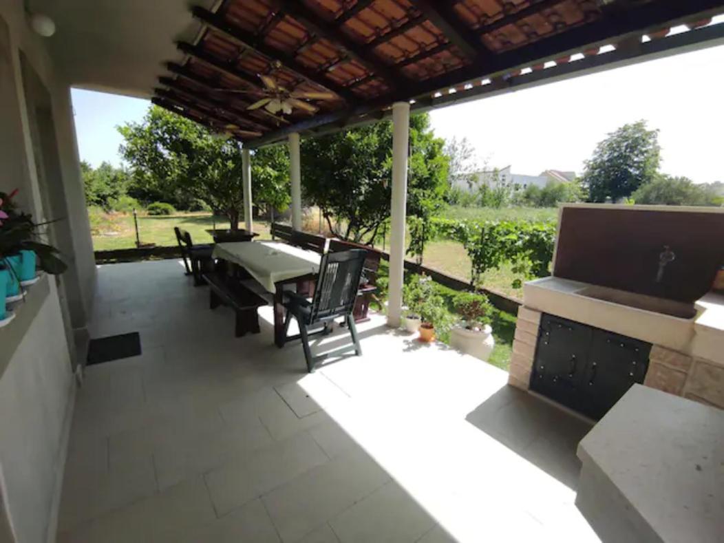 Deluxe Apartment Bellacosta Kastela Exterior photo