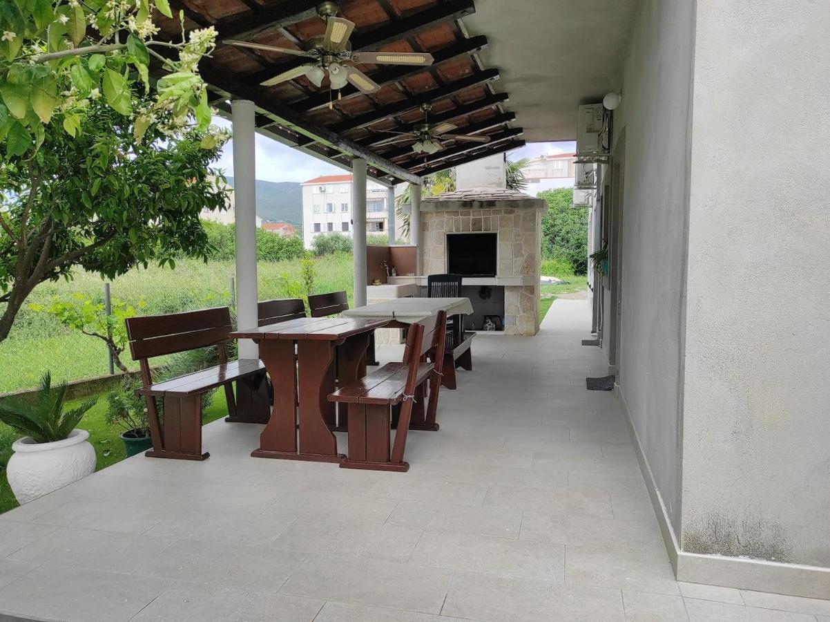 Deluxe Apartment Bellacosta Kastela Exterior photo